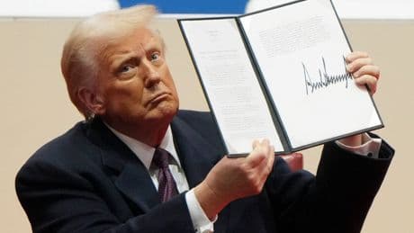142 decreten, 1 wet en 9.600 miljard dollar verdampt: zo verliepen de eerste honderd dagen van Trumps tweede termijn