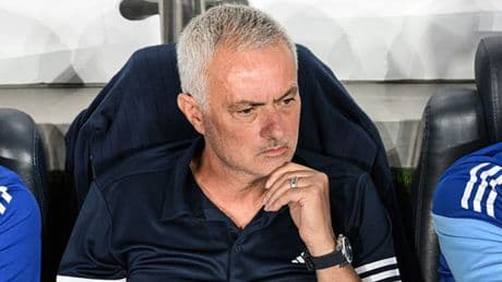 Birisi Mourinho'ya rakibin 10 kişi kaldığını söylesin!