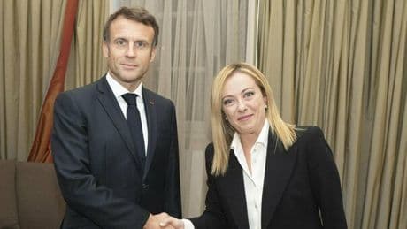 Meloni riceve Macron martedì a Roma, l'incontro dopo le tensioni sui Volenterosi: sul tavolo temi europei e internazionali