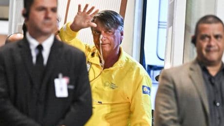 Bolsonaro sale de la UCI casi tres semanas después de haber sido operado del intestino