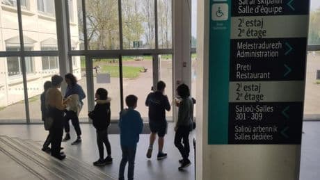 En France, les jeunes peuvent-ils sauver le breton?