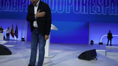 Un congreso de Feijóo a la medida de Abascal pero salvado por Sánchez