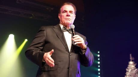 Kwalen overschaduwen zeventigste verjaardag zanger Hein Simons: ’Ik heb alle optredens afgezegd’