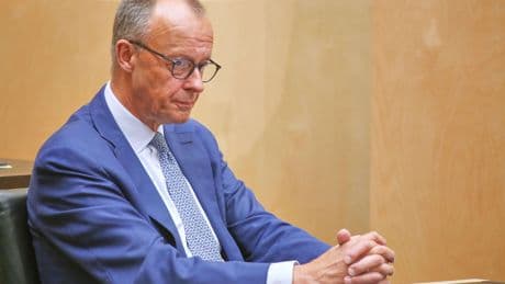 A Berlin, la coalition de Merz part en vacances « abîmée » par une crise de confiance