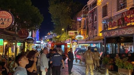 Fatih'te otelde yangın: Turistler tahliye edildi