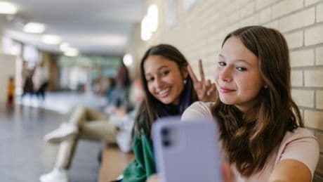 »Jugend in Deutschland« 2025 zeigt Unterschiede zwischen Geschlechtern, persönliche Zufriedenheit steigt