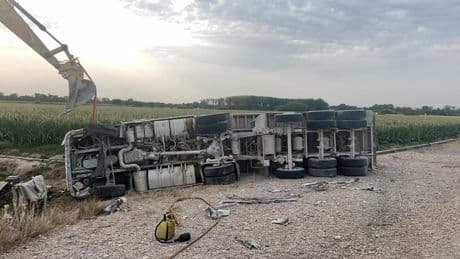 Nuevo accidente laboral en Aragón: muere el copiloto de un camión al volcar en Gallur (Zaragoza)