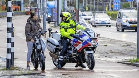 Politie jaagt op e-bike-racers: al zeker 3500 bestuurders opgevoerde fatbikes beboet