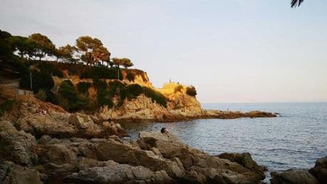 Un joven de 20 años muere ahogado en una cala de Lloret de Mar