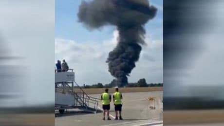 Londra’da yolcu uçağı düştü ve alev topuna döndü