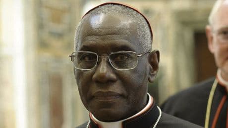 Mort du pape François : qui est Robert Sarah, le digne héritier de l’Inquisition