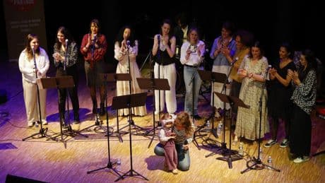 À Aix-en-Provence, les chansons douces et résilientes de jeunes mères