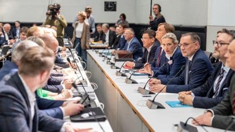 „Wie in ’ner Legebatterie“ – AfD erklärt Sitzungssaal für „einfach unzumutbar“