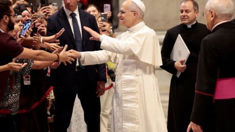 Vatican : le pape Léon XIV accueilli par une marée de téléphones interpelle les influenceurs catholiques