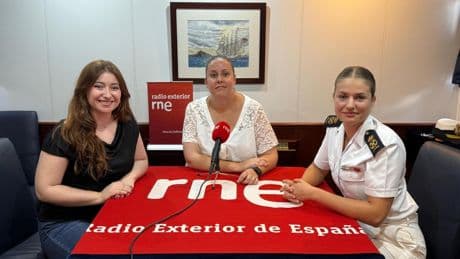 El debut radiofónico de Leonor desde Santo Domingo y las fotos de su encuentro con la primera dama dominicana