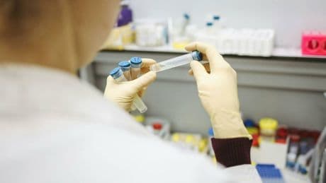 La IA que mejorará el diagnóstico de la enfermedad que provoca vómitos, depresión y cansancio