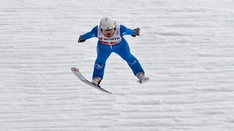 Kritik von Skispringerin: „Wir mussten uns quasi nackt ausziehen“