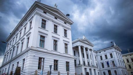 Verwaltung: CDU fordert 20 Prozent Stellenabbau bis 2035 beim Land