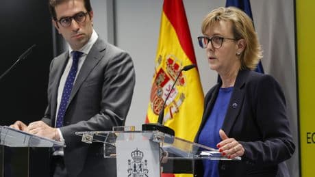 Bruselas abre un expediente a España por sus trabas a la opa de BBVA sobre Sabadell
