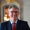 Kulturstaatsminister Weimer sendet auf allen Kanälen: Geld, Gedenken, Genderverbot