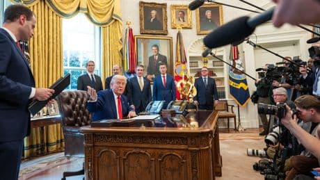 Trump de retour à la Maison-Blanche: les cent jours qui ont ébranlé le monde