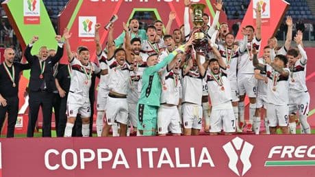 Sam Beukema en Thijs Dallinga pakken Coppa Italia met Bologna: ’Die hoofdwond maakt mij niet uit’