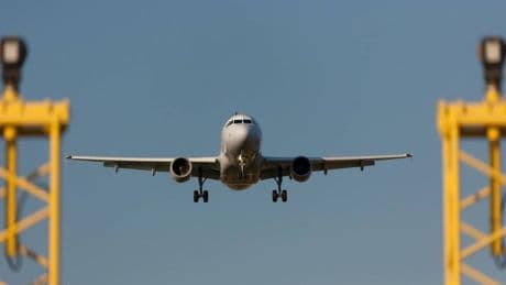 Perde i genitori: si imbarca su volo sbagliato per Malpensa