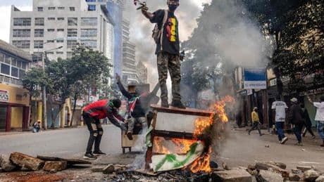 Nouvelles violences dans les rues du Kenya, un an après l’assaut du Parlement