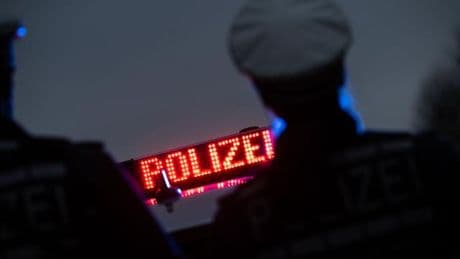 Polizei sucht Zeugen: Betrunkener baut gleich zwei Unfälle