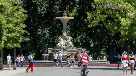 El Retiro y otros 8 parques históricos cierran desde las 18 horas por rachas de viento y temperaturas de hasta 35ºC