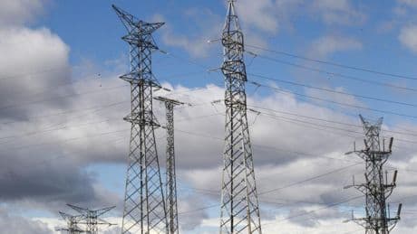 El precio de la luz cae este viernes a 10,94 euros/MWh y tendrá ocho horas de coste cero o negativo