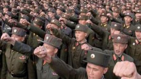 Corea del Nord pronta a inviare 30mila soldati a combattere per Putin in Ucraina. Kiev: «L'obiettivo? Creare un debito di sangue con Mosca»