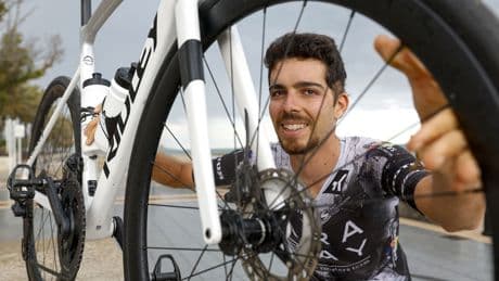 Gonzalo Ariño, el ciclista que se enfrenta por segunda vez a un tumor cerebral: "La bici es mi medicina"