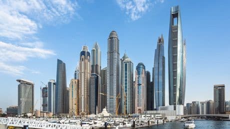 Höchstes Hotel der Welt in Dubai - Über den Wolken …