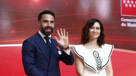 El zasca viral de Díaz Ayuso al Barça en el homenaje a Carvajal
