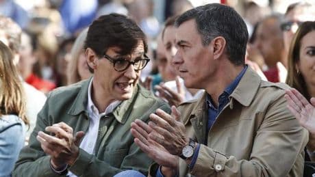 Salvador Illa pidió reunirse con Carles Puigdemont tras regresar de sus vacaciones con Pedro Sánchez