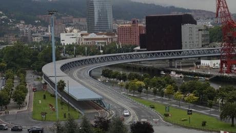 Comienzan los primeros cortes de tráfico por el paso de La Vuelta