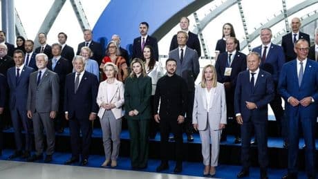 Zelenski logra 10.000 millones para la reconstrucción de Ucrania