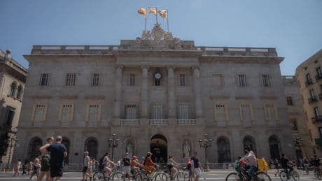 El Ayuntamiento de Barcelona detecta a una trabajadora que habría desviado presuntamente dinero de ayudas sociales