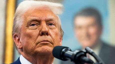La directrice du renseignement alerte : le monde est « au bord de l’anéantissement nucléaire », alors Trump la vire