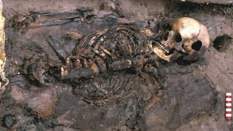 La mujer ejecutada hace más de 1.300 años en Londres y cuyos restos quedaban expuestos en la ribera del Támesis cuando había marea alta
