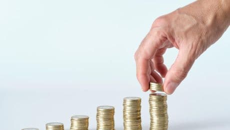 Aumentan las familias que necesitan refinanciar deudas