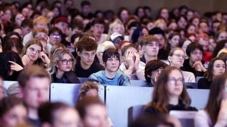 „Ich sehe es an meinen Studenten. Die glauben zum Teil alles“
