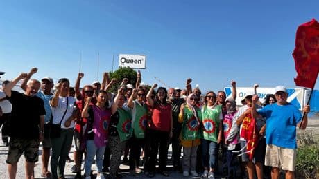 EMEP Milletvekili Karaca işten atmalara karşı mücadele eden Queen Tarım işçilerini ziyaret etti