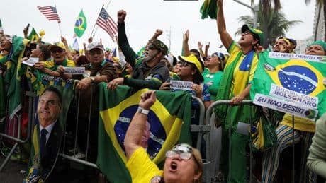 Brésil : des milliers de partisans de Bolsonaro dans la rue avant le verdict de la Cour suprême
