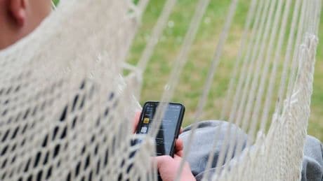 Neurobiologe Martin Korte:  „Mehr Zeit mit dem Smartphone bedeutet weniger Zeit für andere Menschen“