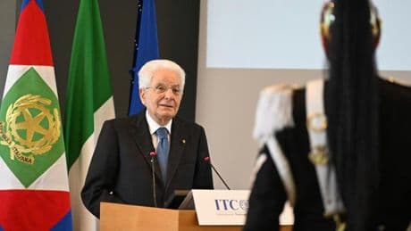 Mattarella a Torino loda l’Onu e cita Leone XIV, “I tempi siamo noi”