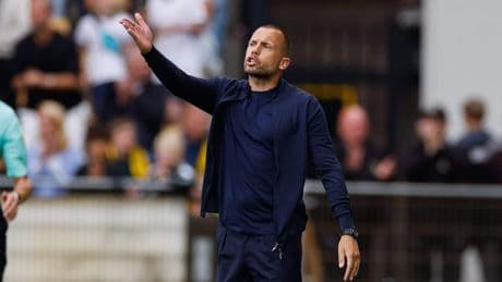Ajax-trainer John Heitinga moet door nodige blessures puzzelen tegen Heracles Almelo