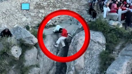 Für einen Schnappschuss - Touris stürzen in den Abgrund