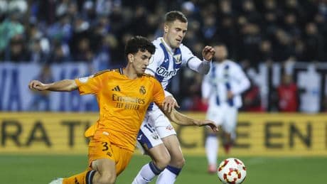 Ancelotti mira a la Fábrica por la plaga de lesiones
